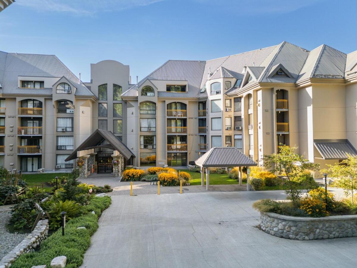 Luxury 2-bed Village