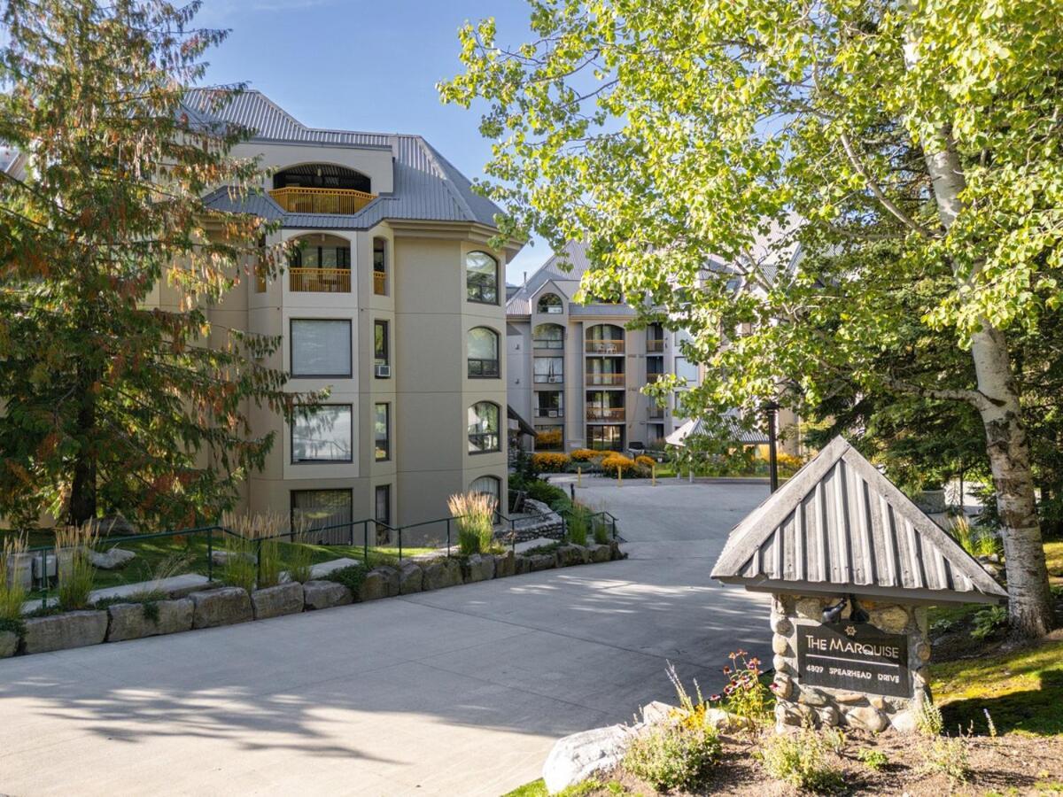 Luxury 2-bed Village
