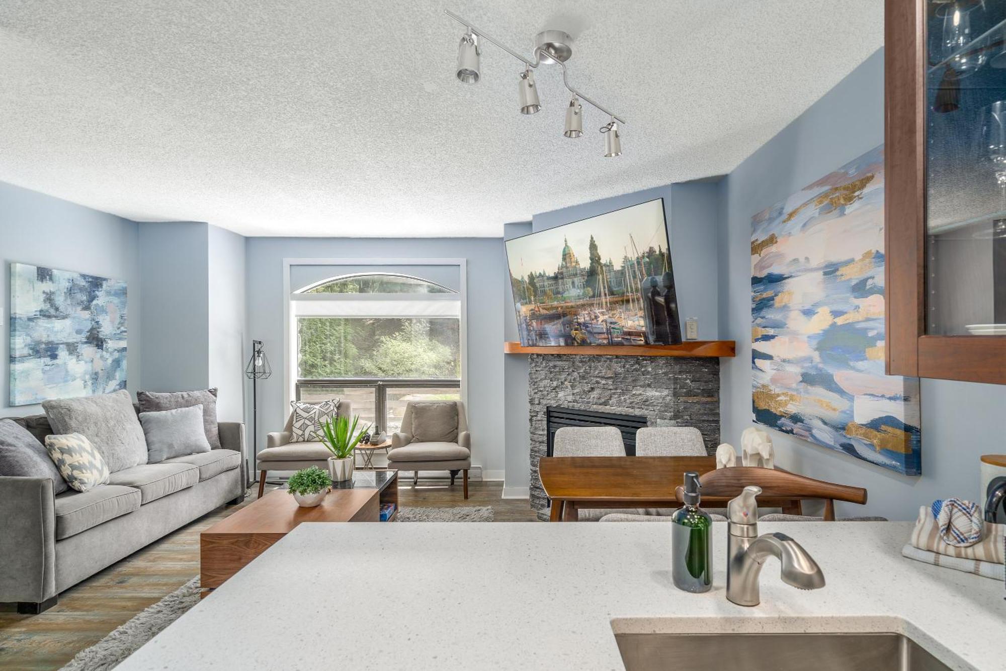 Luxury 2-bed Village * Whistler